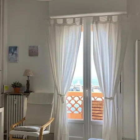 Amazing View Port And Garage Apartman
