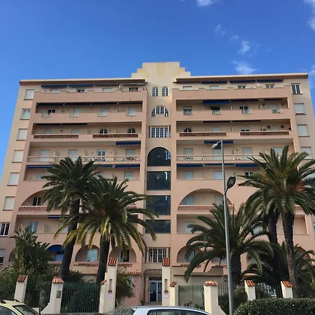Amazing View Port And Garage Apartman